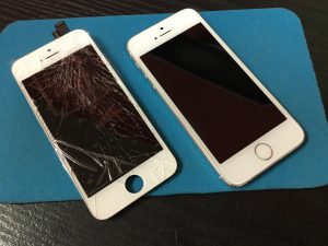iPhone5sガラス割れ修理