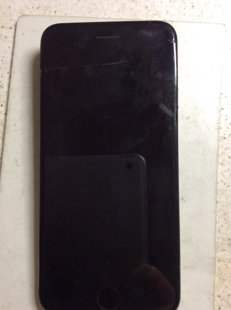 iPhone6ガラス割れ修理Before